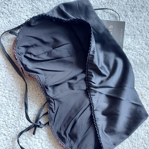 CLEARANCE🆕️LE LIS Sexy Gorgeous Ribbon Halter Bra - Picture 2 of 7